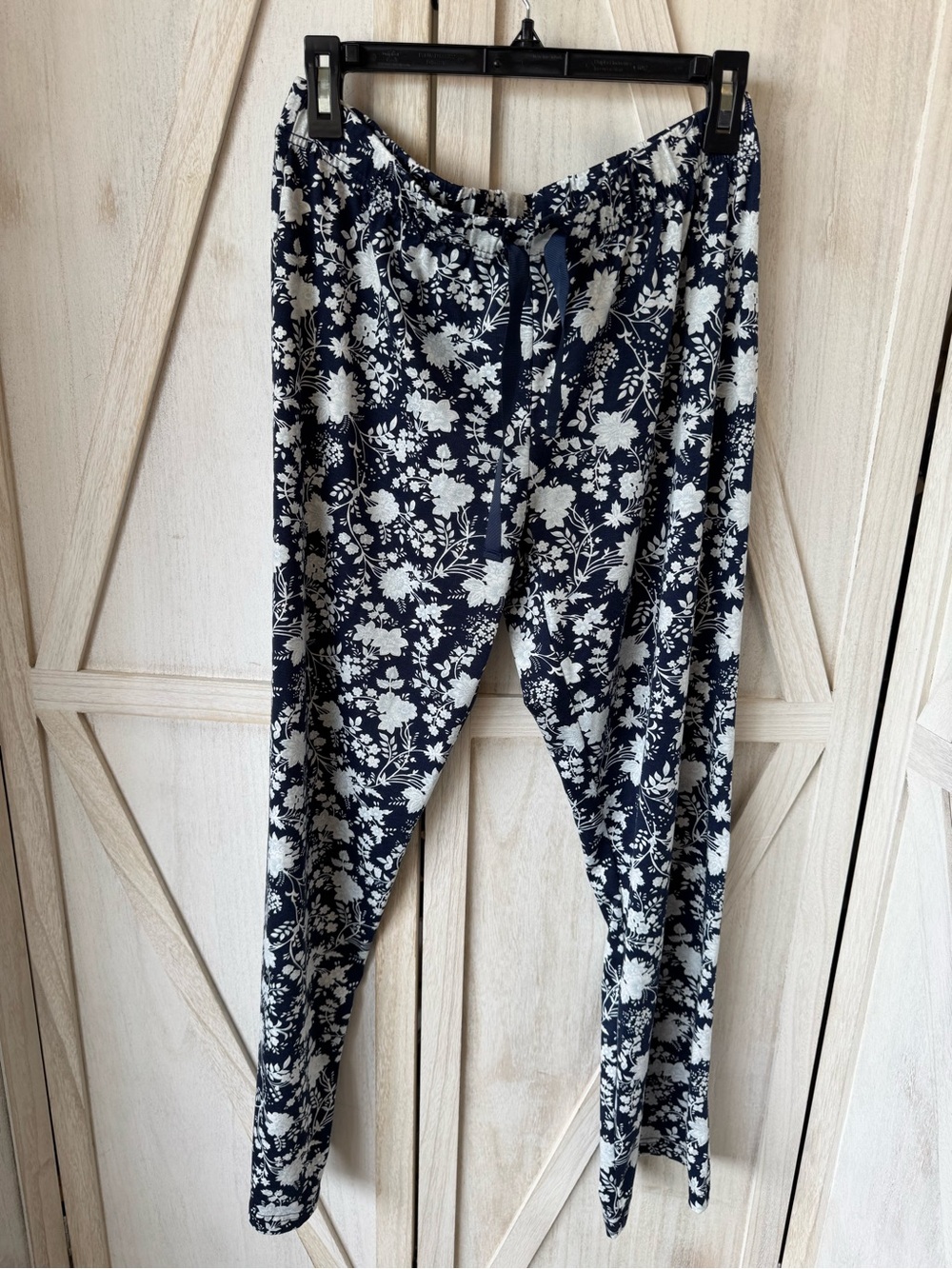 Women’s lands end Navy Blue and White Floral Lounge pajama bottoms pants size S